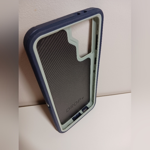 OTTERBOX phone case - Picture 3 of 4